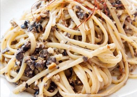 Spaghetti aux anchois et chapelure